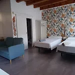 Apartamentos y Habitaciones KAI MARBELLA - Adults Only